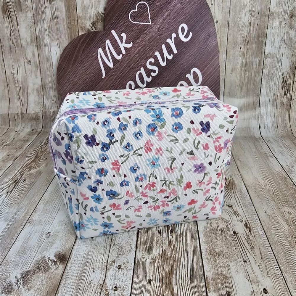 Small cosmetics bag